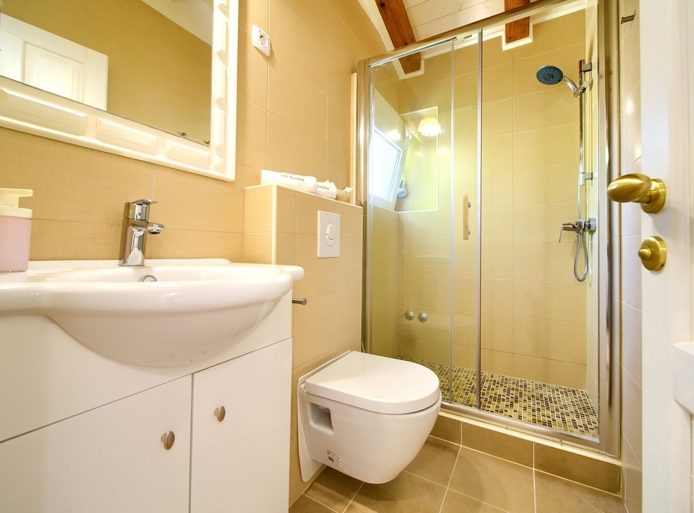 Tranquil Getaway Polje Villa With Pool