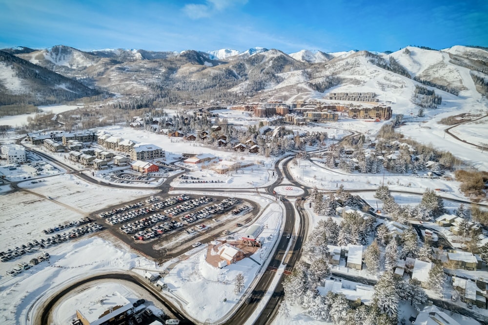Blackstone Skier Bliss With Private Hot Tub! 3676 3 Bedroom Townhouse by RedAwning view 3