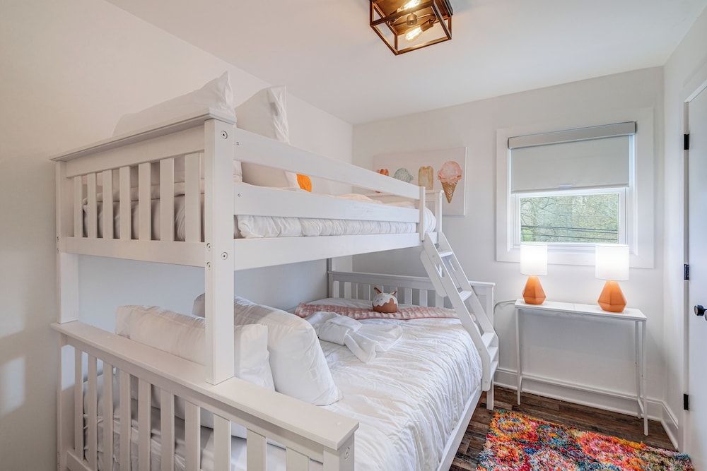 Upscale Family Retreat Near DC & Georgetown!