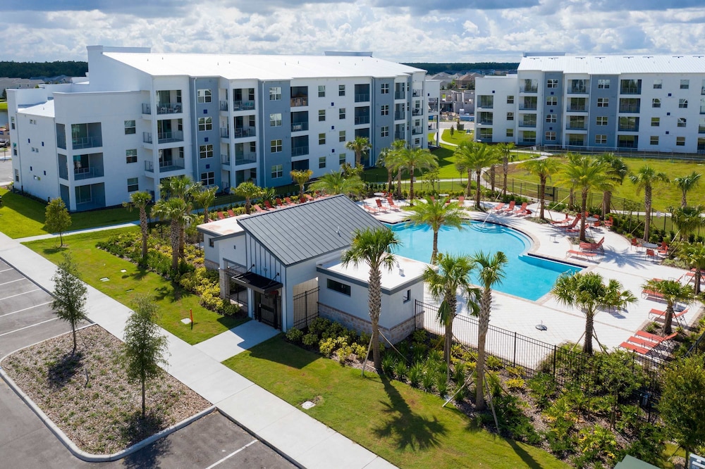 Beautiful Lakeview Retreat Near Disney