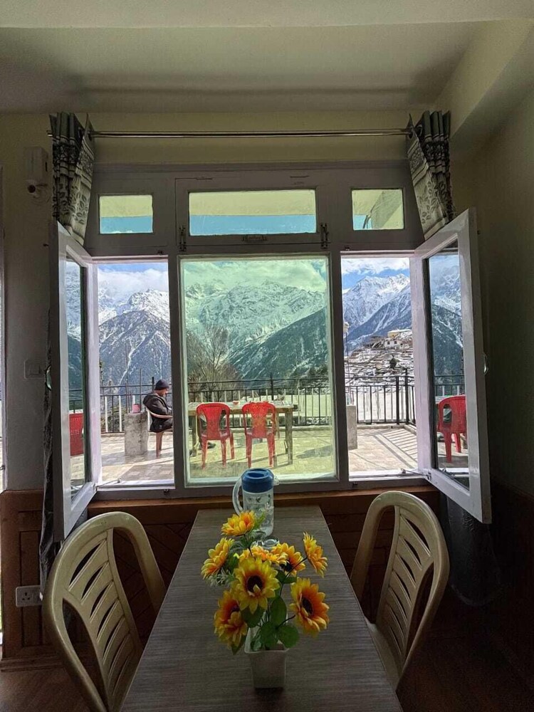 Aarav Chaaras Homestay