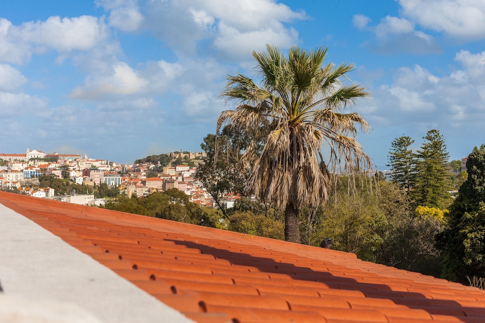 Liberty Penthouse Three-Bedroom Apartment - by LU Holidays
