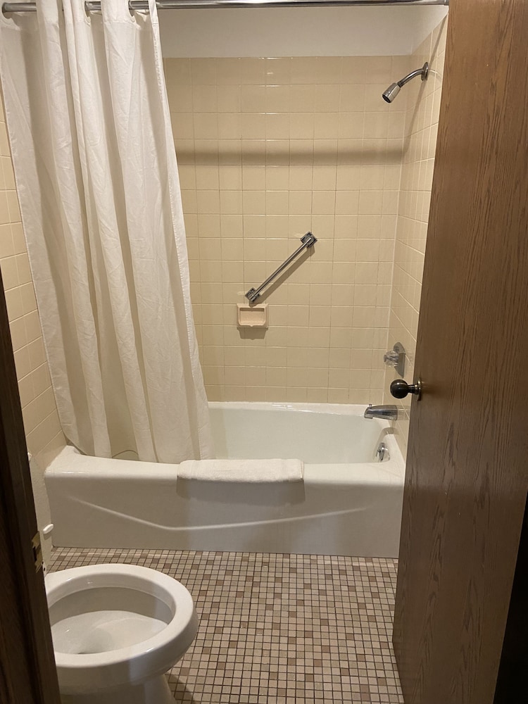 Colonial Inn Dyersville