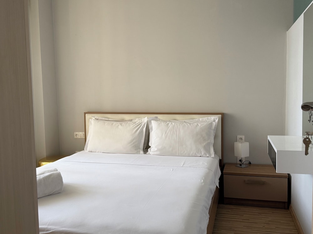 Deluxe 2-bedroom apartment by Sweet Home