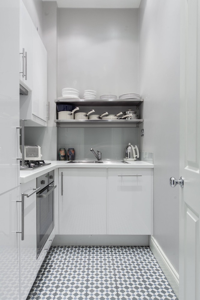 Cathcart Road IV by Onefinestay