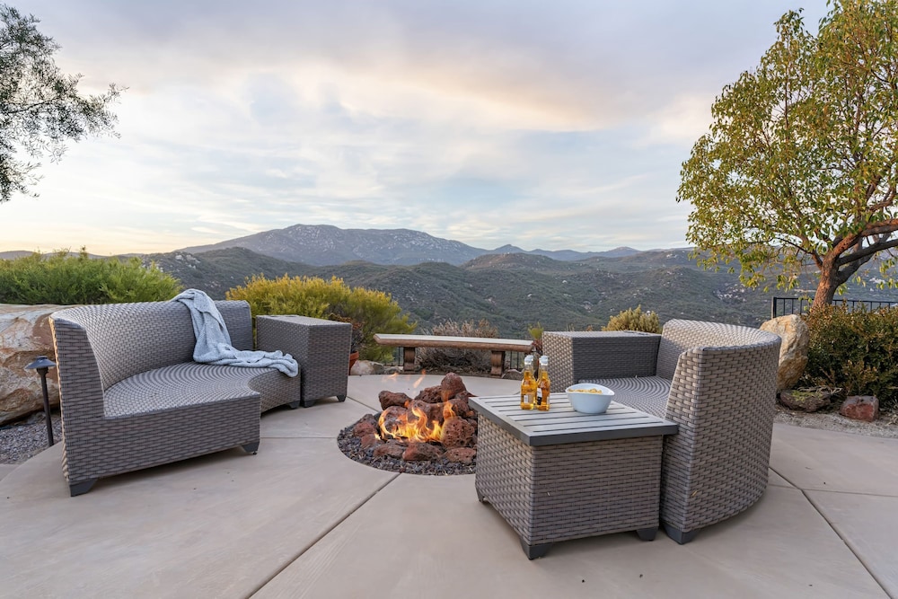 Cleveland Vista by Avantstay Pool Hot Tub Fire Pit Panoramic Views