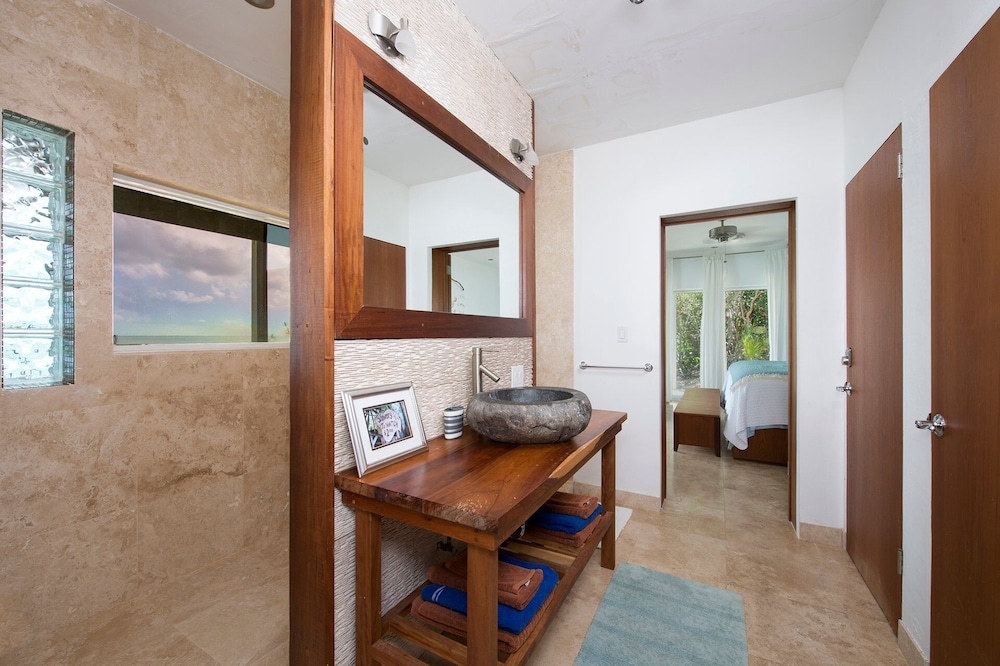 Touch Of Class Estate - A Caribbean Beachfront Estate 5 Bedroom Estate