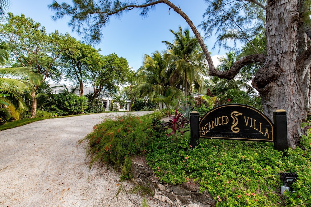 Seaduced - Brand New Luxury Beachfront Estate With Pool 4 Bedroom Home