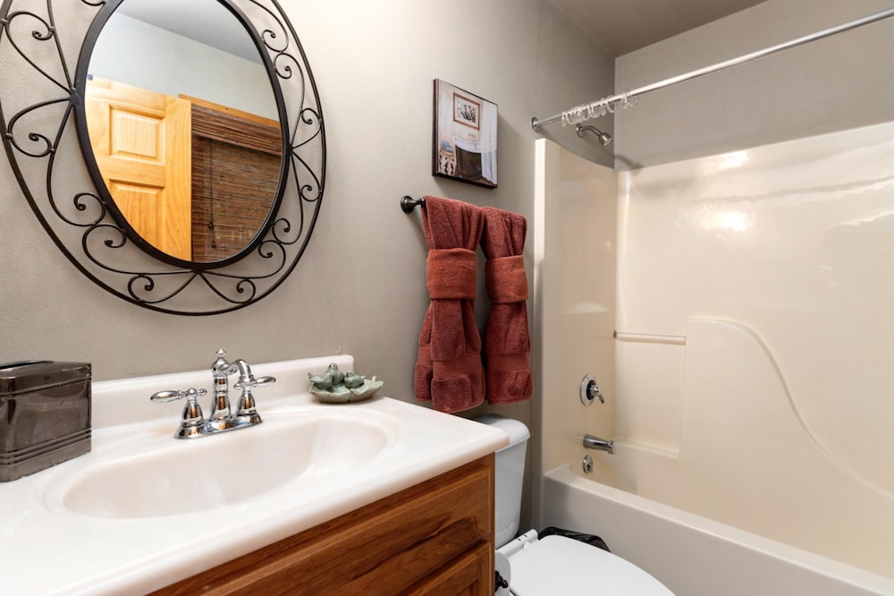 Retreat at Wintergreen Pool Access Grill