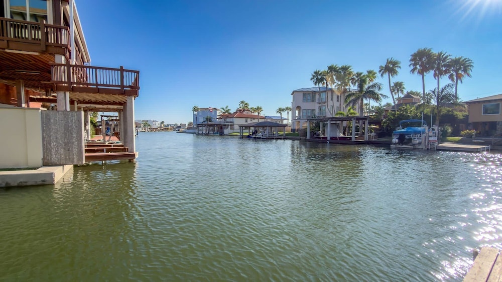Channel Views Private Boat Slip Pool & Patio 3 Bedroom Apts