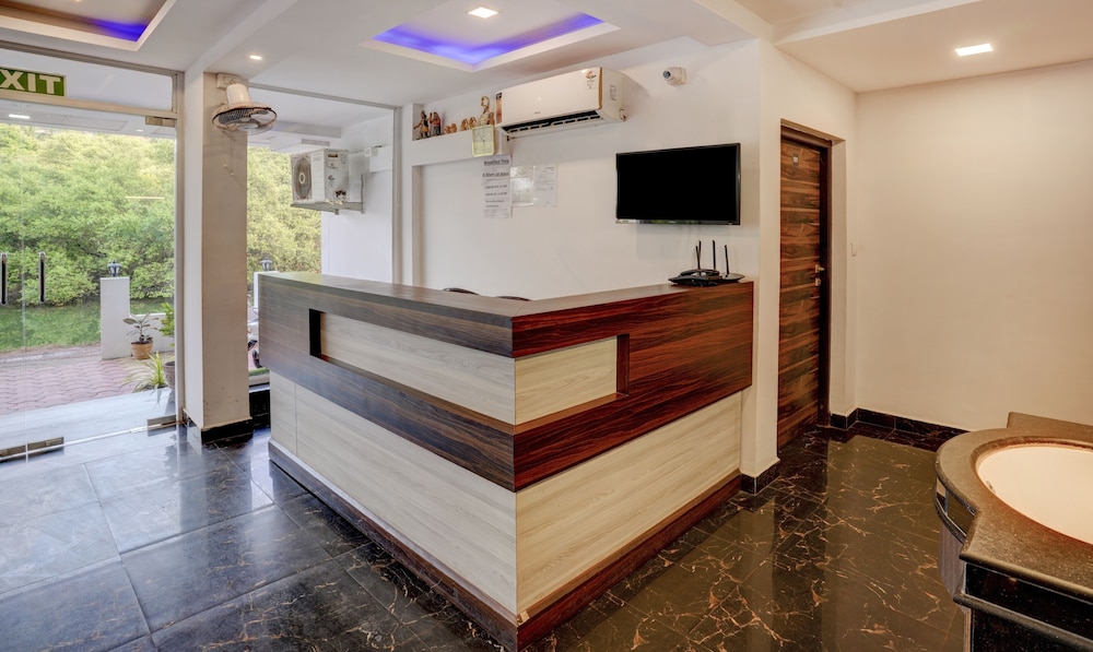 Lobby & Reception