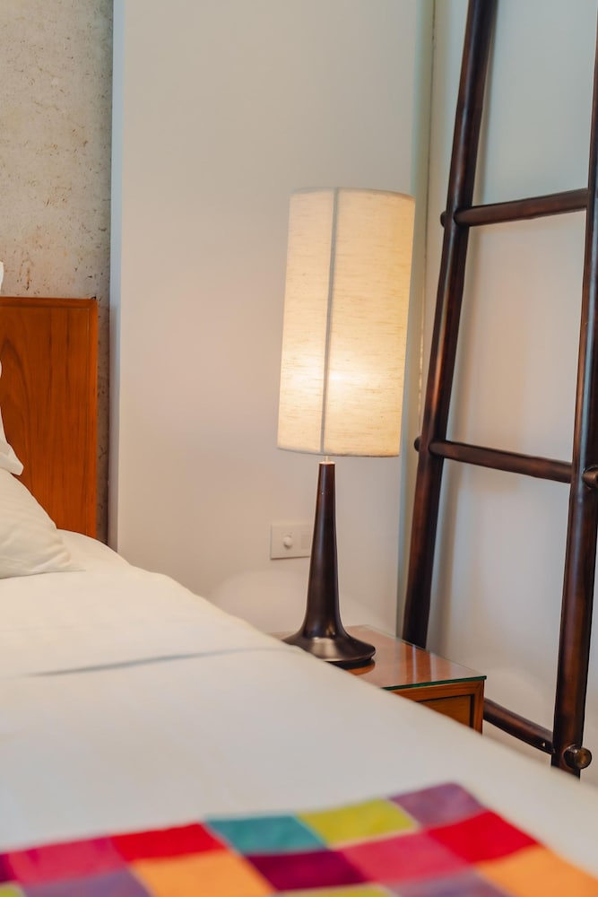 Pearl Of Naithon 3 Bedroom Beachfront Condo