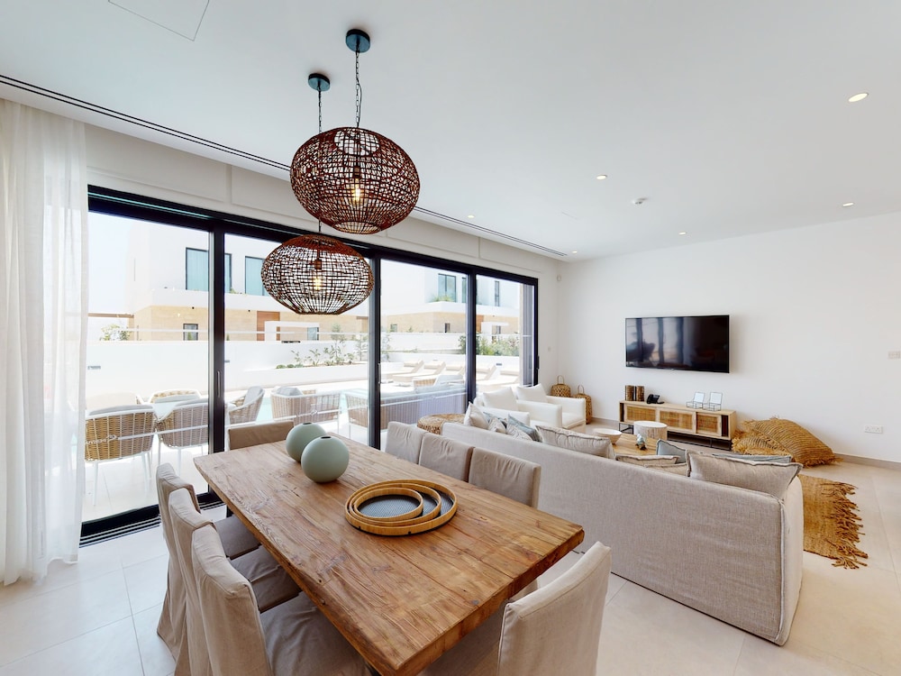 Sanders Konnos Bay Kalliopi - Outstanding 4-bedroom Villa With a Side Sea View