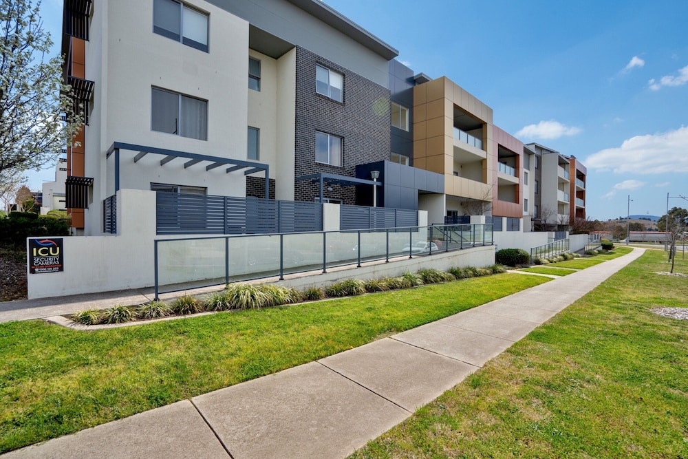 Ground Level 1-bed: Courtyard & Alfresco Dining