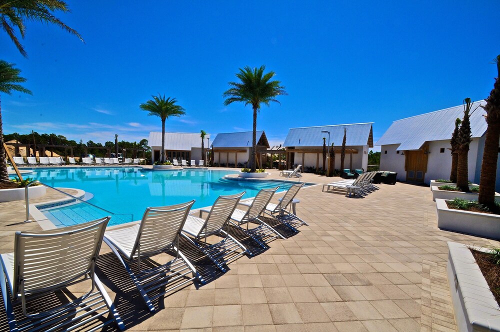 One More Day 3 Bedroom Condo By Coastal Dreamin