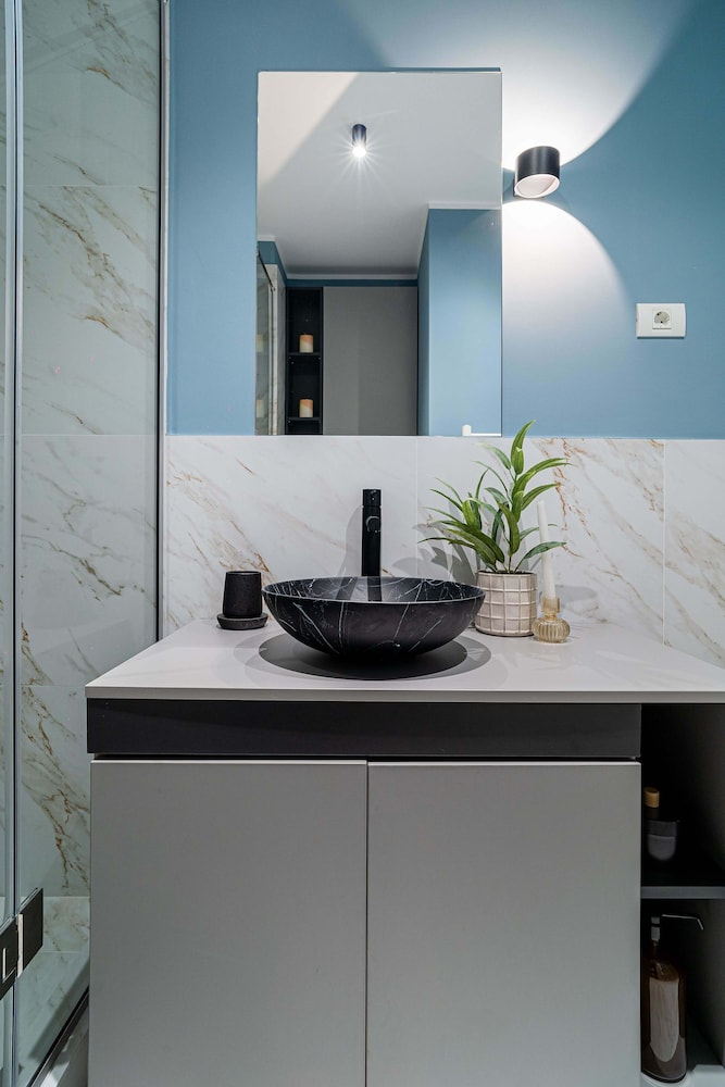 Celestial Azure Tranquil 1BR Piata Universitatii