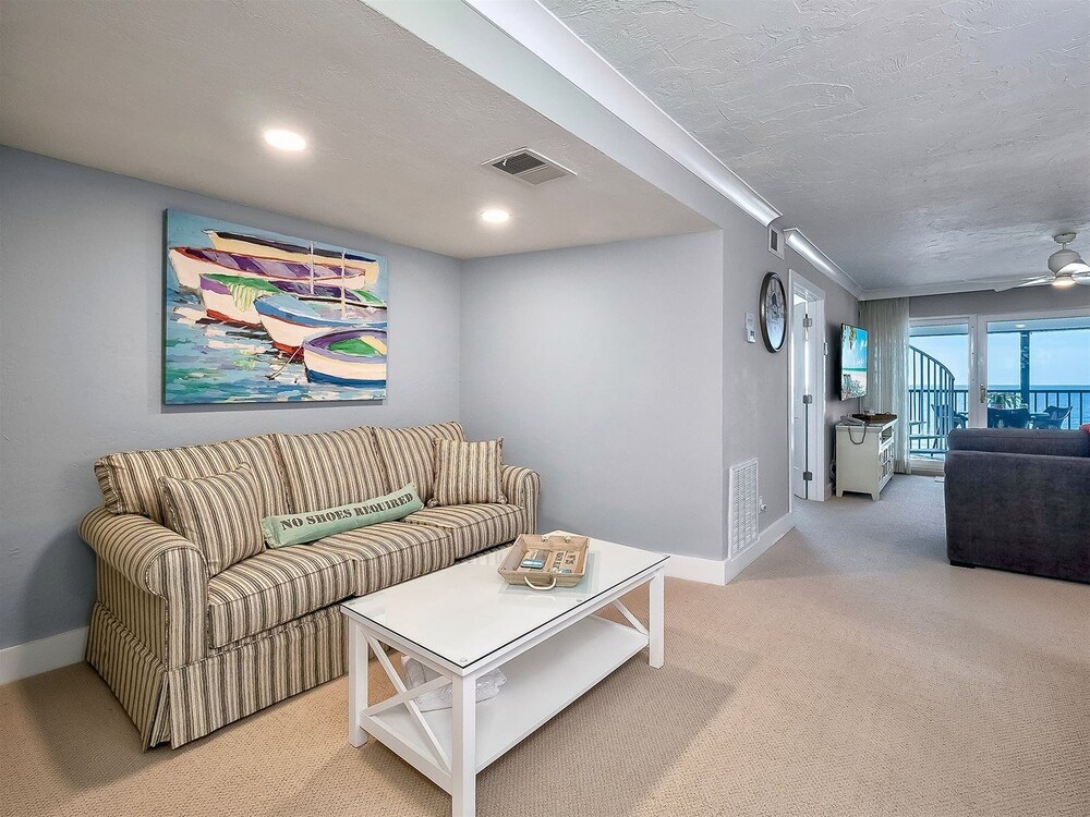 Pointe Santo Condos by Dream Vacation Rentals