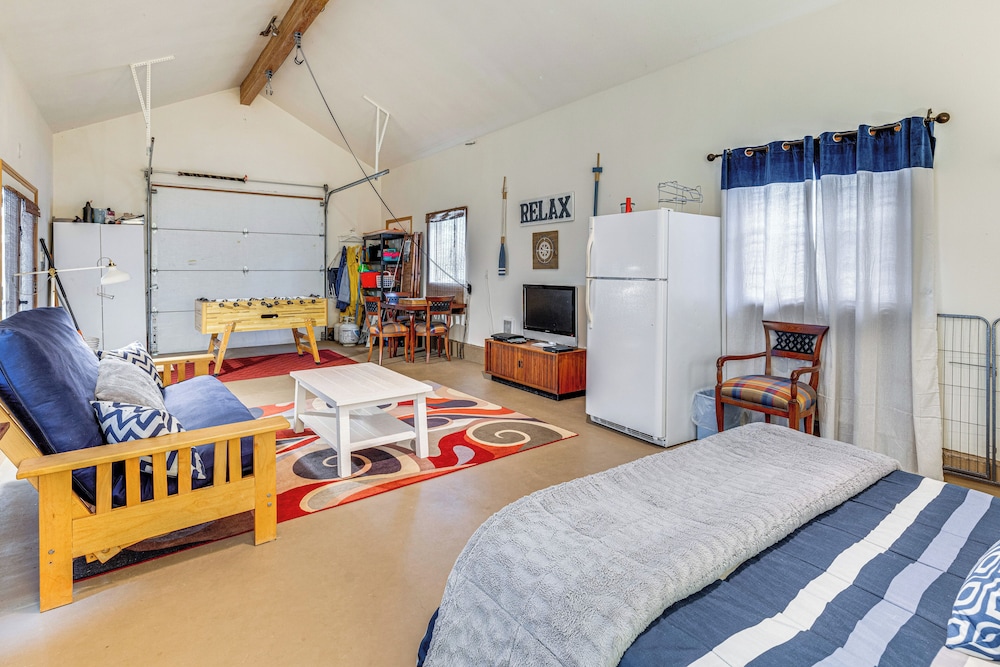 Rockaway Beach Home w/ Hot Tub: 4 Blocks to Beach! view 3