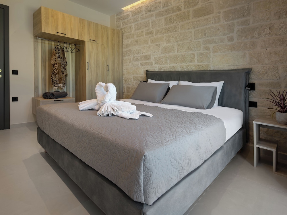 PanStel Luxury Villas - pools & jacuzzi