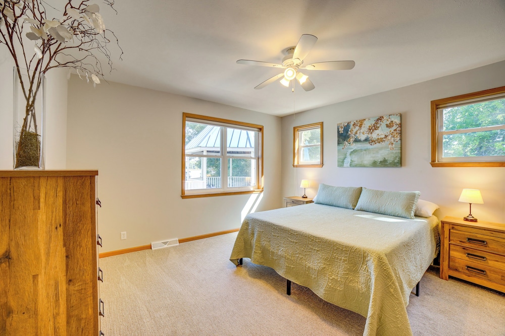 Live Large on Saddle Lake! Family Home w/ Dock