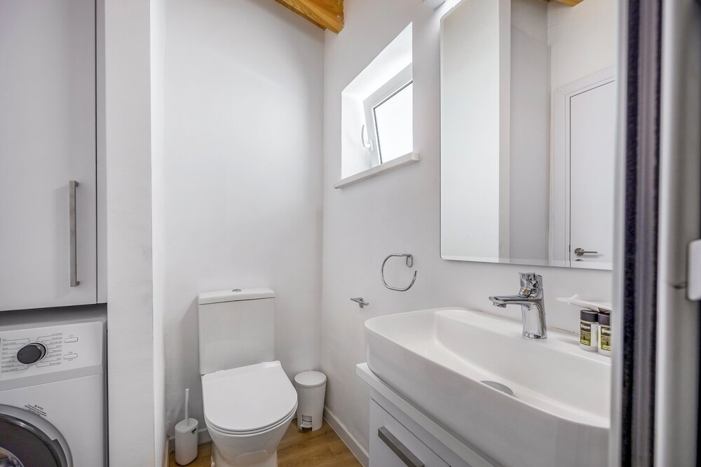 Olga Apt 4- Lovely Studio on Ground Floor
