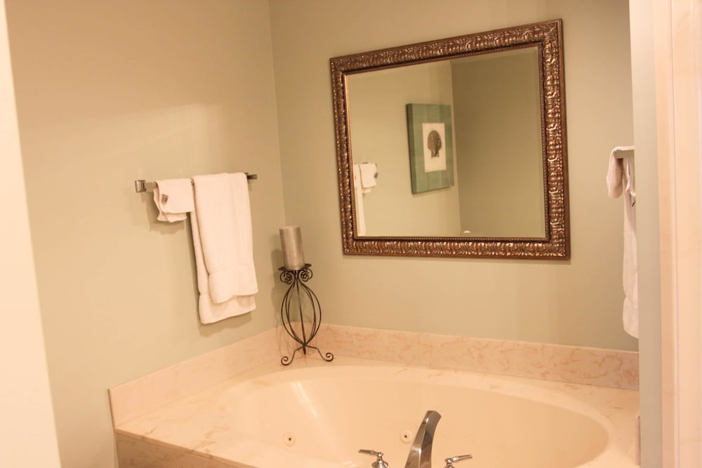 Sterling Shores 2 Bedroom Apartment by BnD