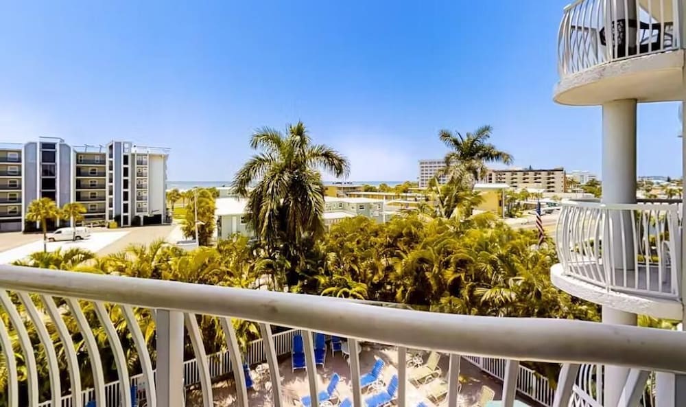 Crystal Palms 405