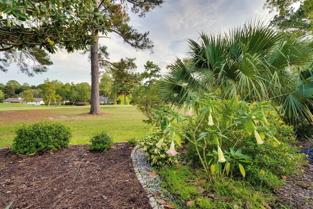 Golf Course Community Home Near Springs & Swimming