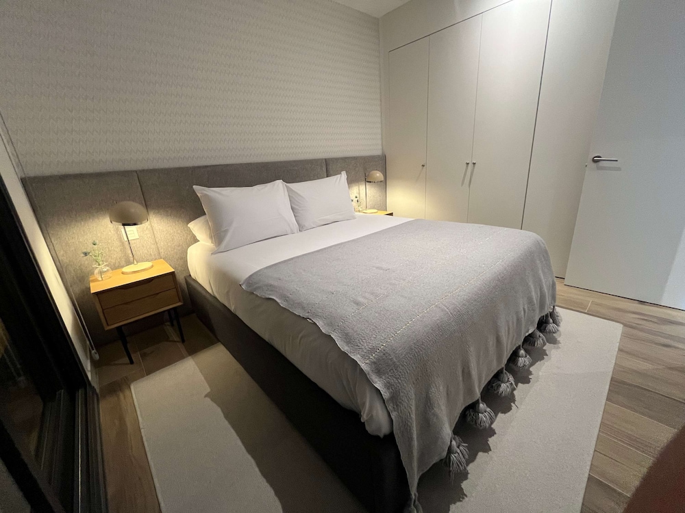 w Chic Urban 3BR w Sunny Terrace in Chueca