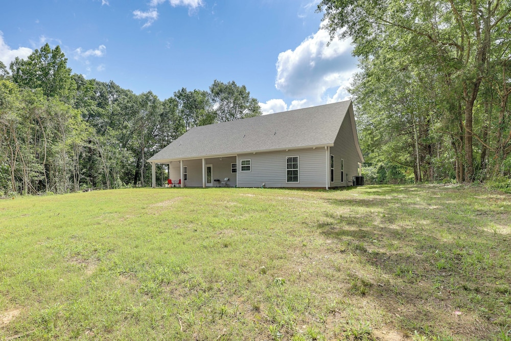 11 Mi to Troy University: Family Home w/ Yard