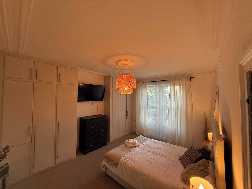 Bright 4-bedroom Maisonette in Gateshead