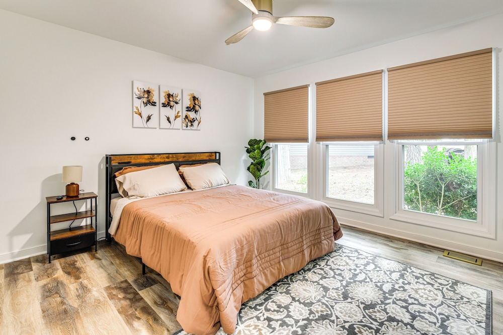 Game Room + Yard: Updated House in Chester!