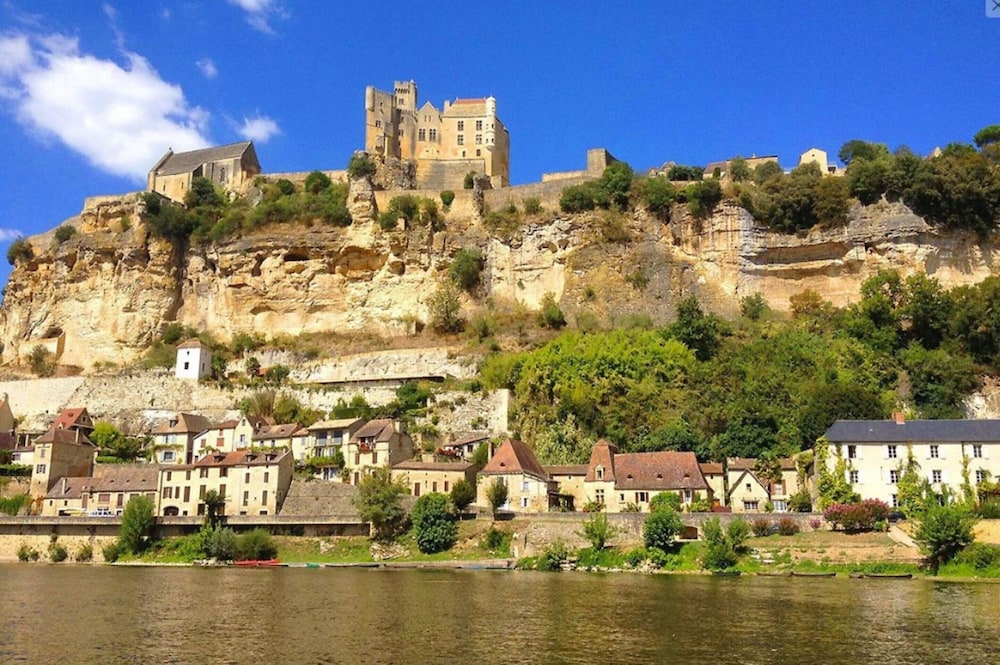 Quiet Holiday Home With Pool in the Dordogne