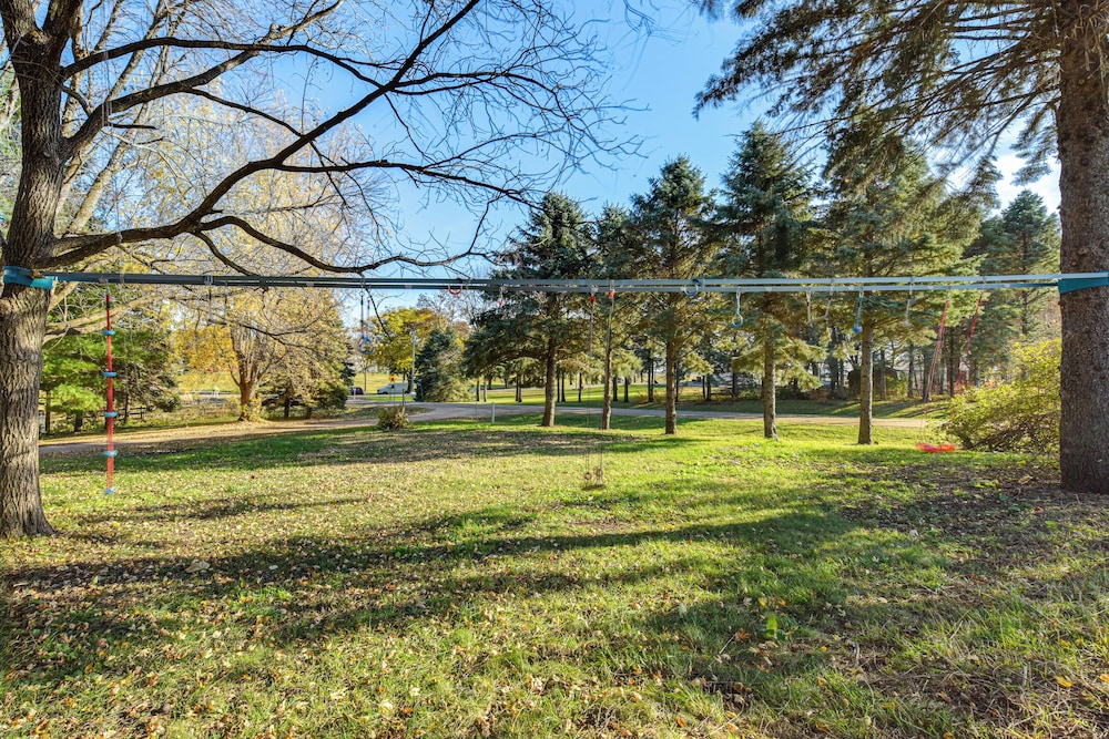 600-sq-ft Deck! Hutchinson Retreat on 5 Acres