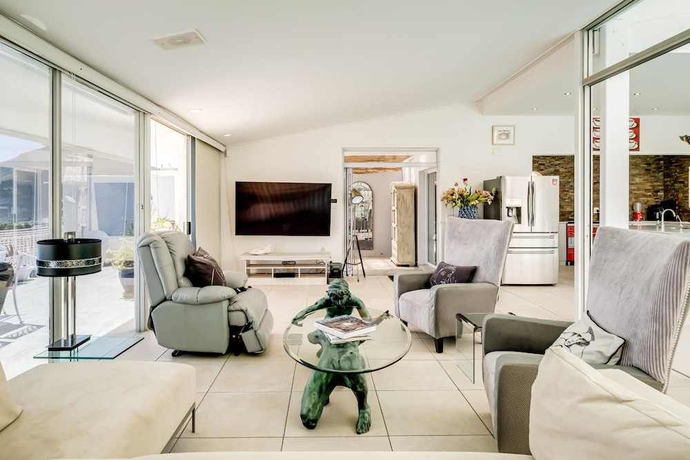 3bed With Indoor Pool and Sea Views The Sanctuary