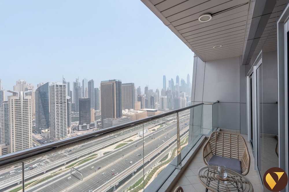 Luxury Stay in JLT Near Metro & JBR