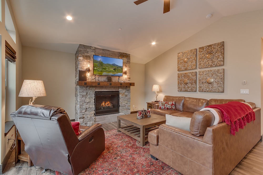 Silver Pines - Ski or Summer 30+ day Home