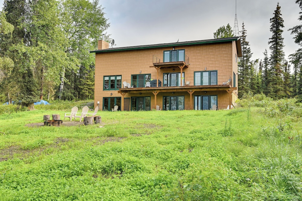 Spacious Soldotna Home w/ Mackey Lake Views!