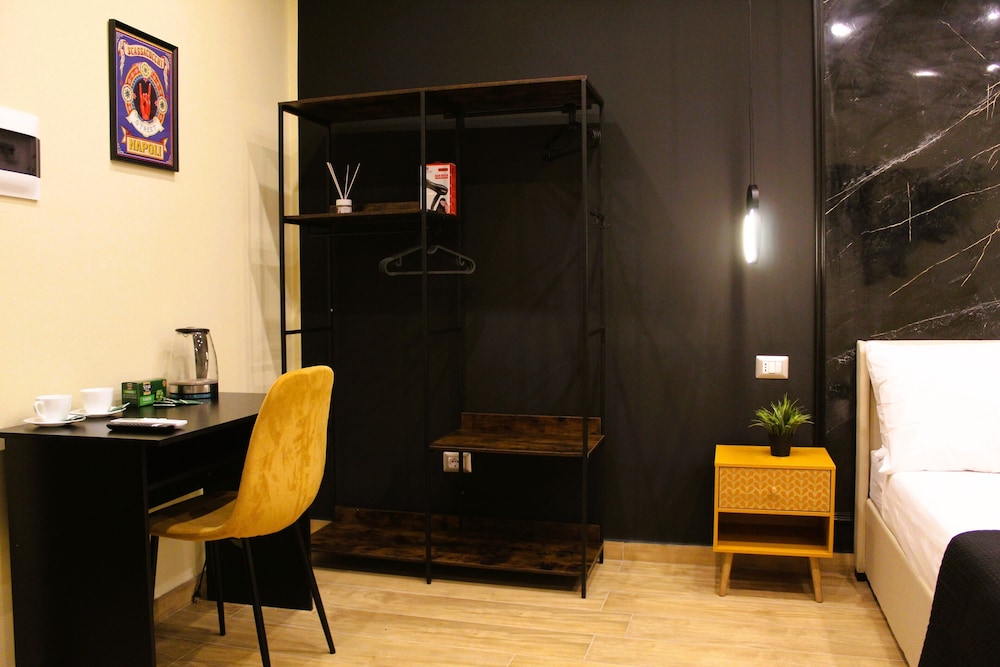 Blackwoody Contemporary Rooms - Toledo