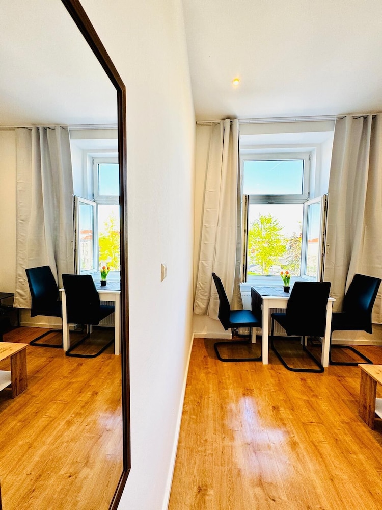 Cozy 3BR Apt Near Kaufpark Alterlaa