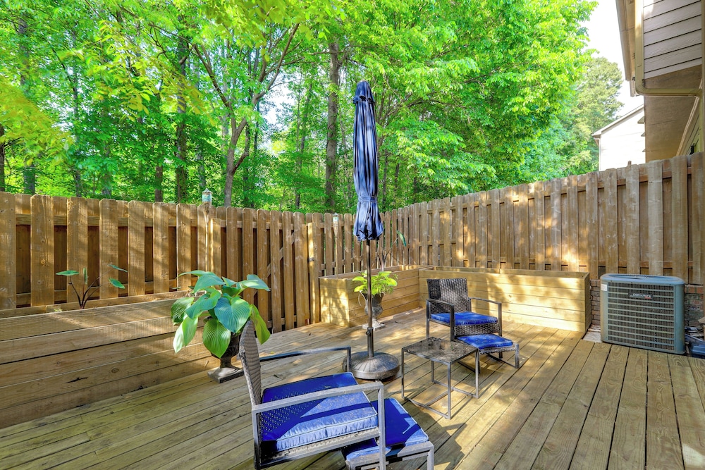 18 Mi to Atlanta: Family Retreat w/ Patio