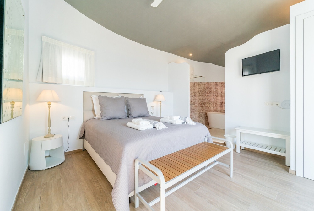 Villa Gaudina - Villa With Private Pool. Free Wifi