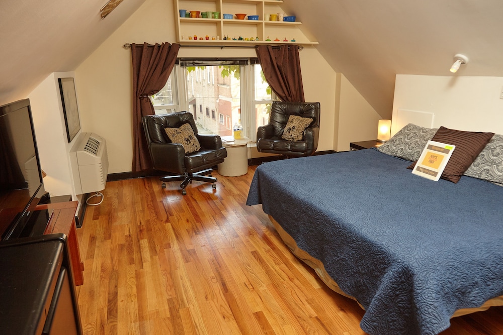 Ray's Bucktown Bed and Breakfast 4
