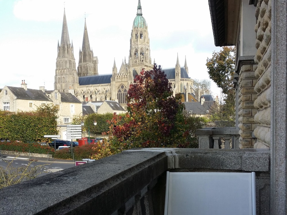 Castel Bayeux Guesthouse