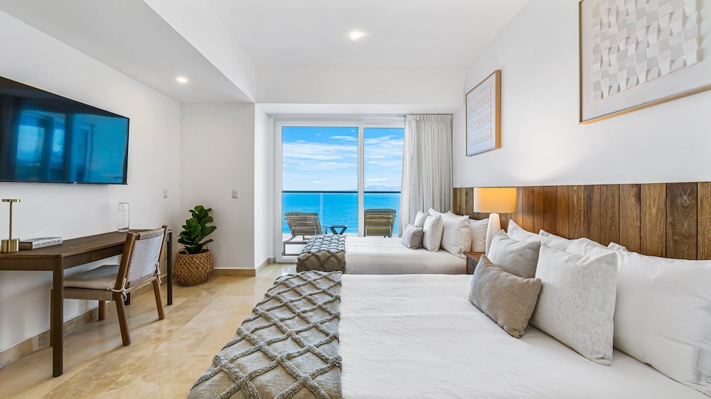 4BR Luxury Penthouse with Ocean Views