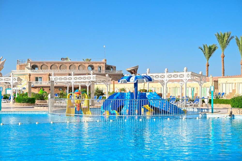 Le Jardin Aqua Park Resort