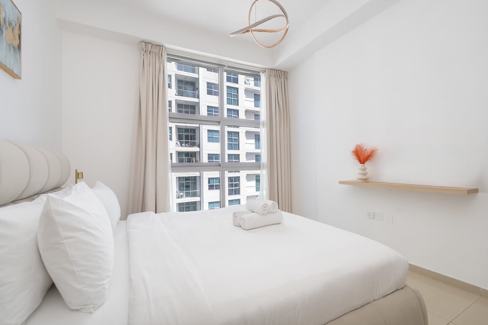 Gorgeous 1 Bedroom in DEC Tower With Marina Views