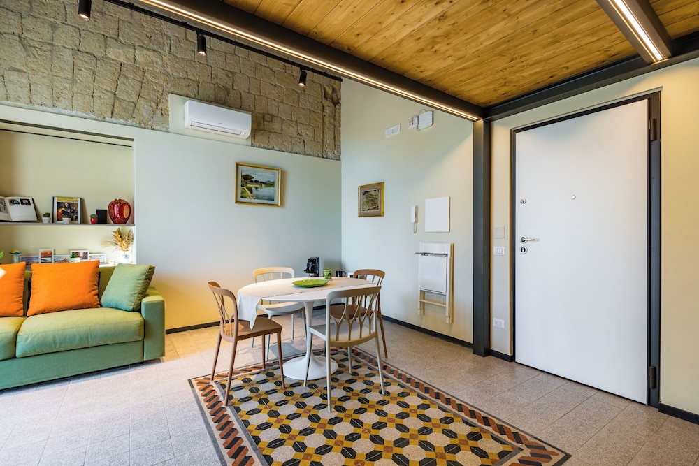 La Pinacoteca Aparthotel by NapoliApartments