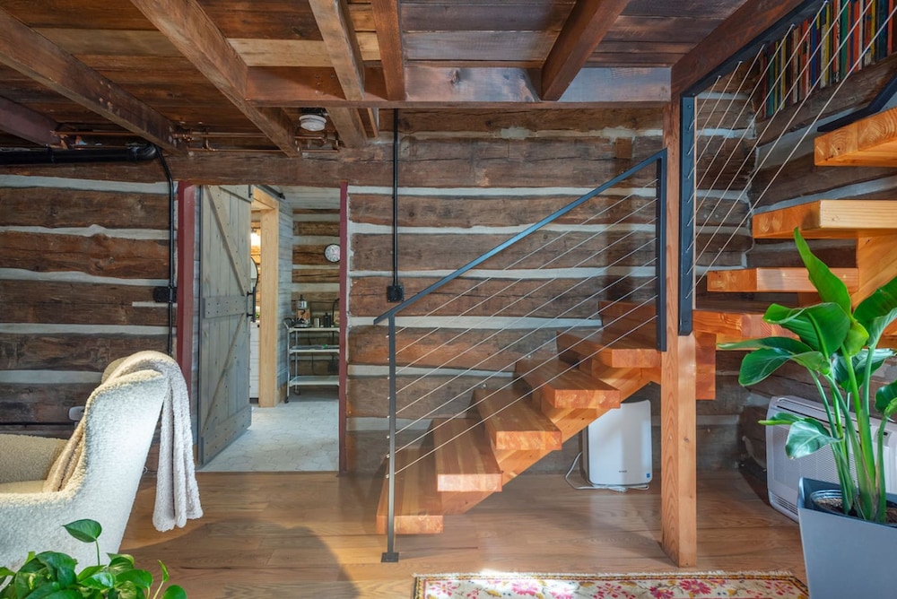 Historic Log Cabin Quiet Return to Simpler Days