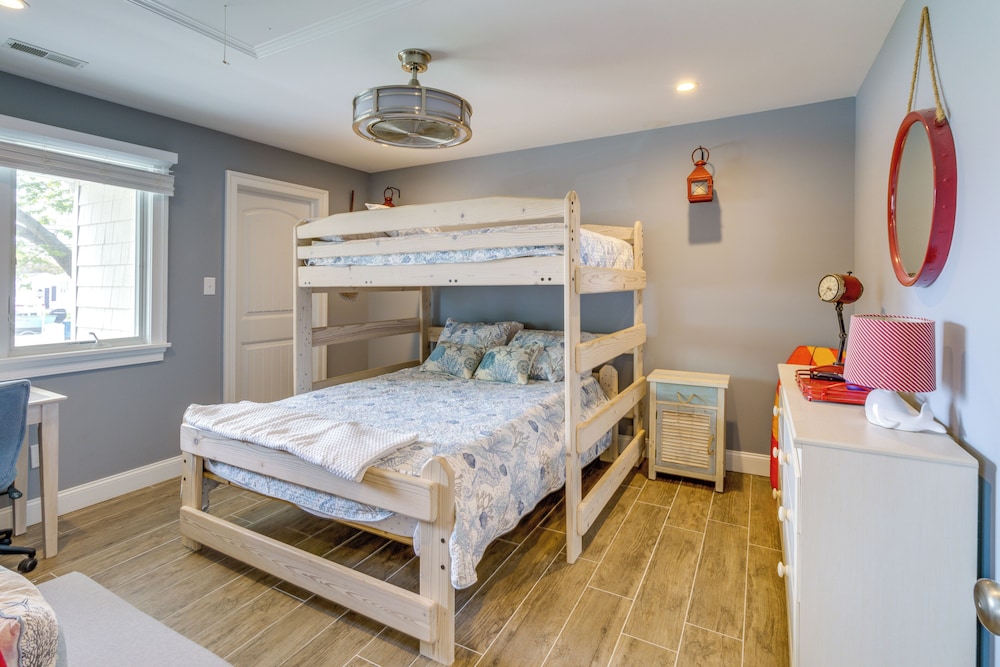 Half-mi to Beach: Cape May Getaway w/ Deck & Yard!